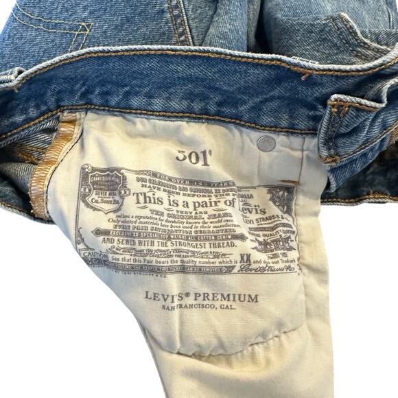 Levi’s Women’s Jean 501 cut offs high waist distressed size 24 - Picture 4 of 7